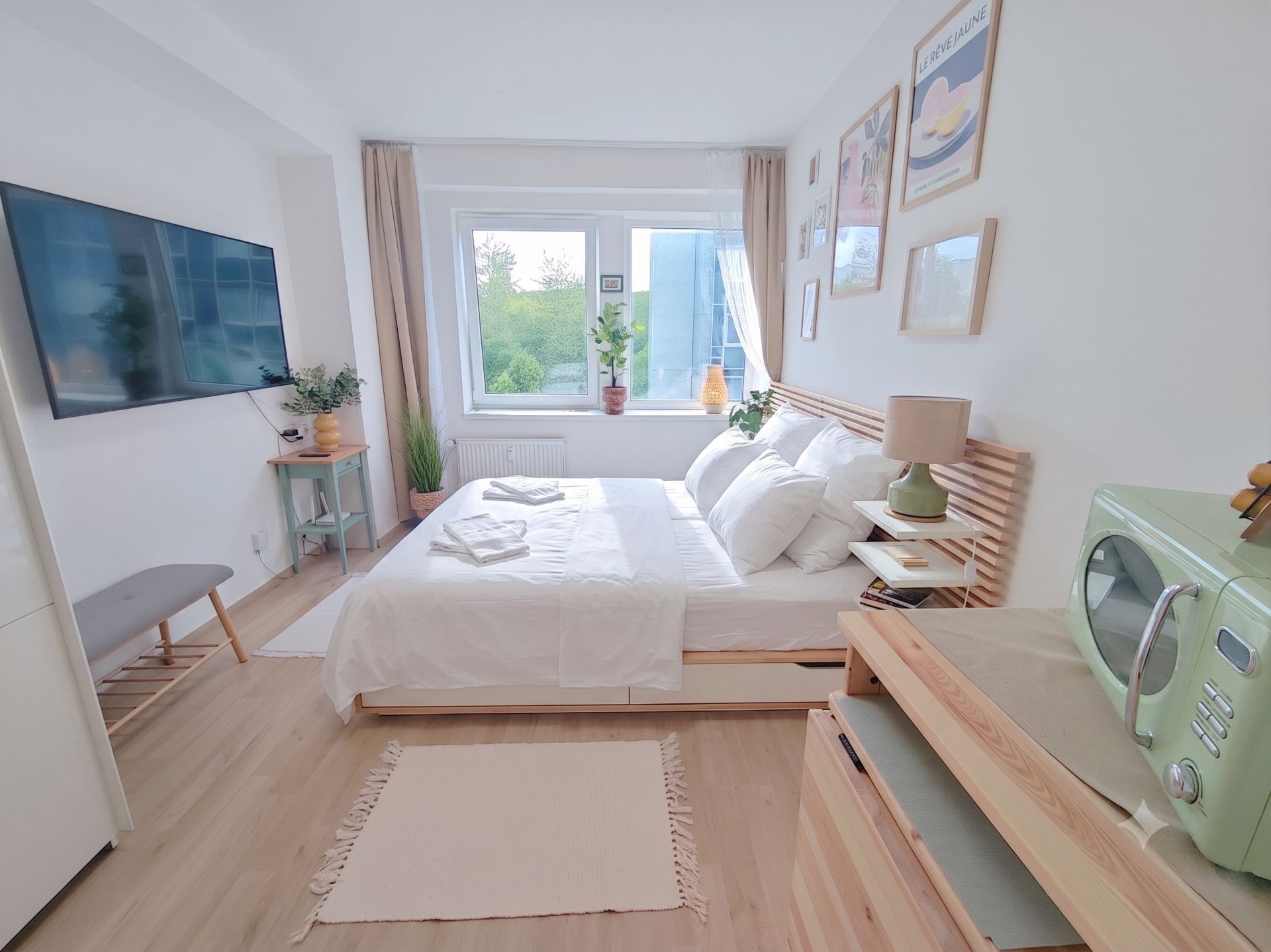 Stylish Studio in Smichov, Private parking, Free Gym